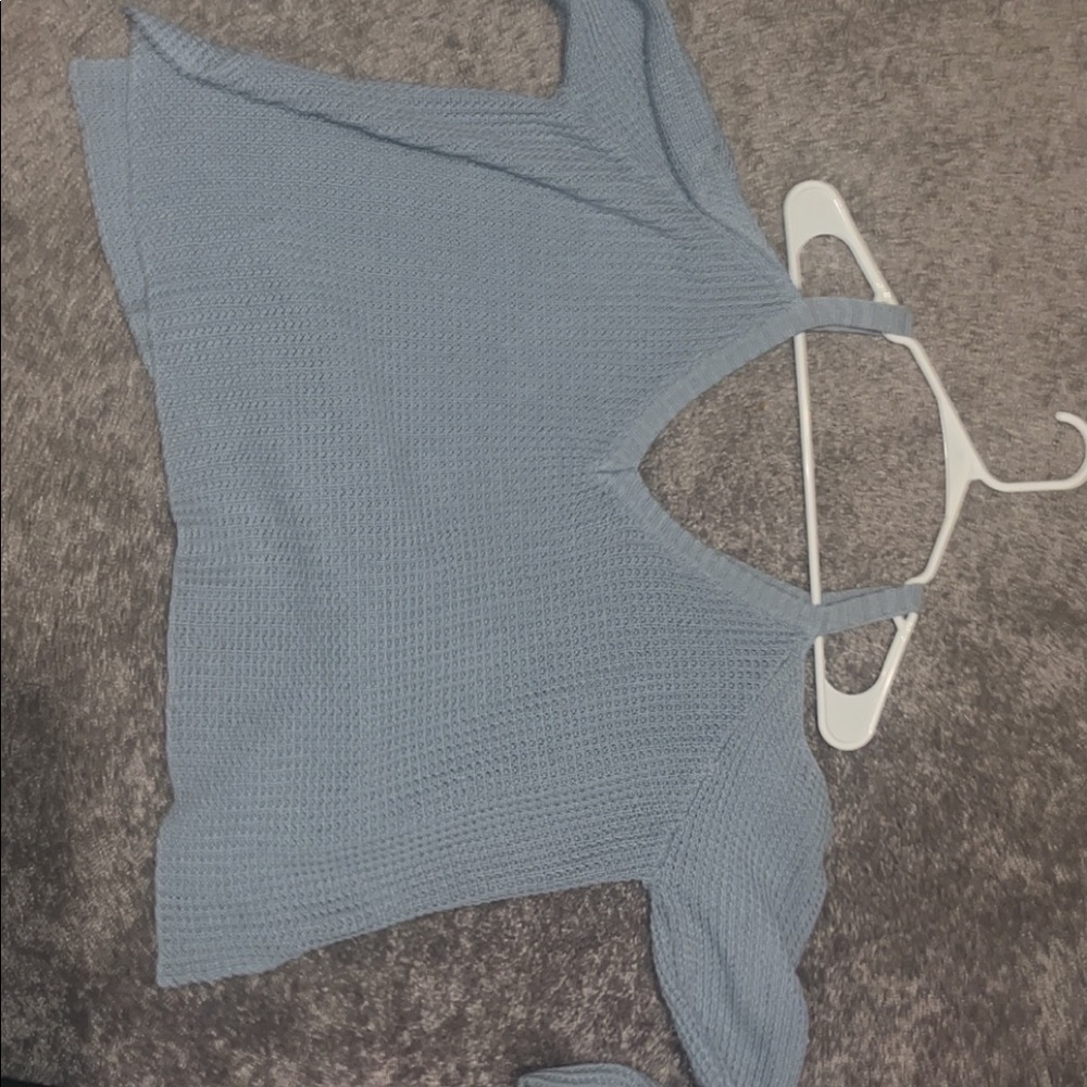 Crop top shoulder cutout sweater